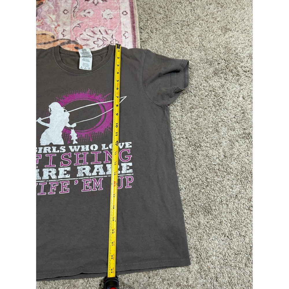 Girls Who Love Fishing Are Rare Wife Em Up Graphic Baby Tee T Shirt Womens Small - Picture 7 of 7